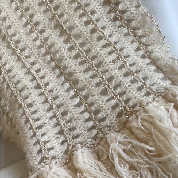 GORGEOUS HAND CROCHETED CREAM & GOLD SPARKLE SCARF! STUNNING!!⭐️⭐️⭐️⭐️ - Picture 2 of 7